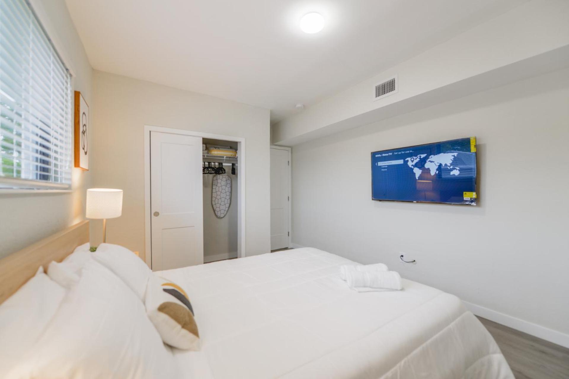 Explore The Abundance Of Shops On Calle Ocho Apartment *